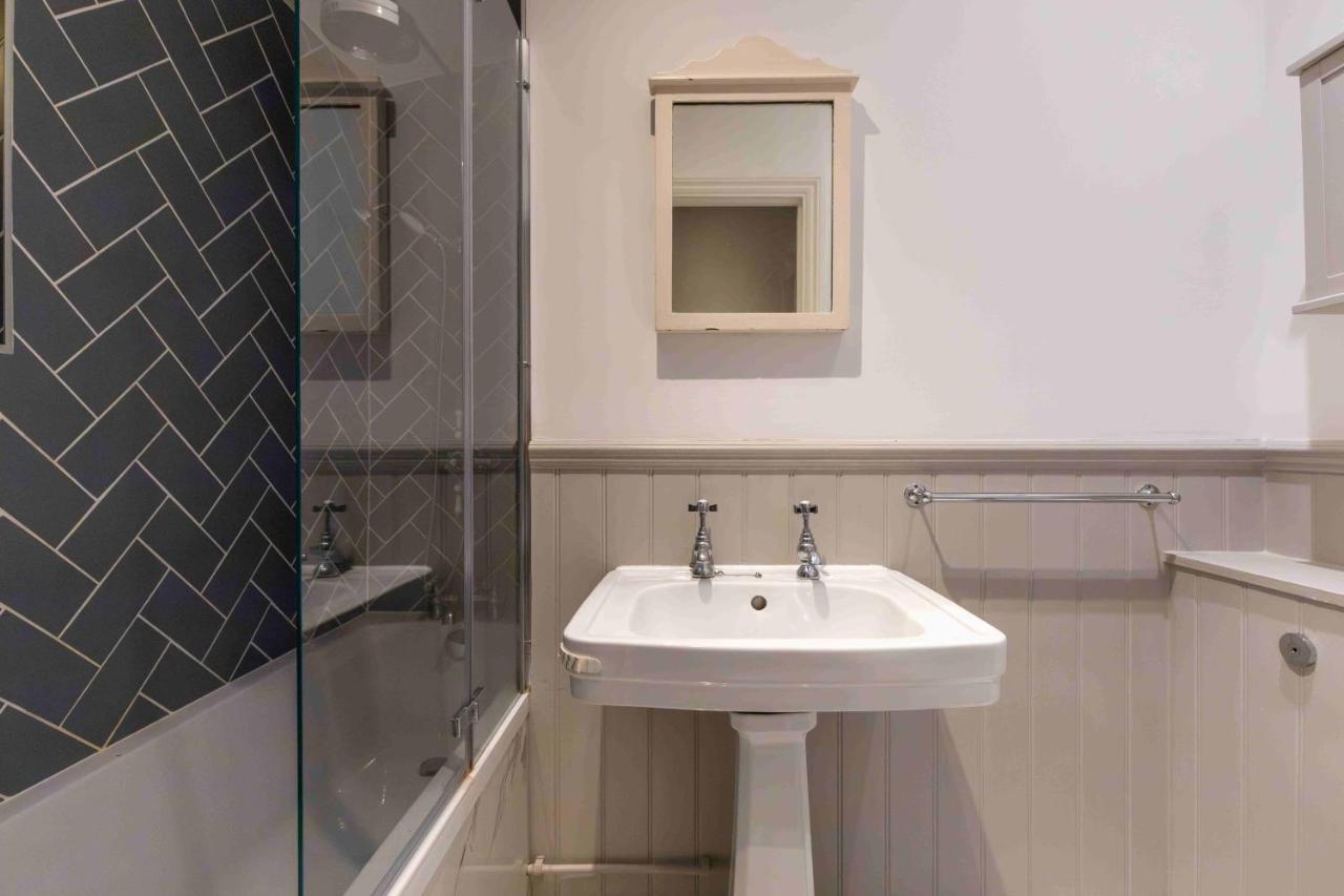 Shared Guest House 5 Mins Walk From Vauxhall And Nine Elms Station With Off-Site Parking Near Us Embassy London Bagian luar foto